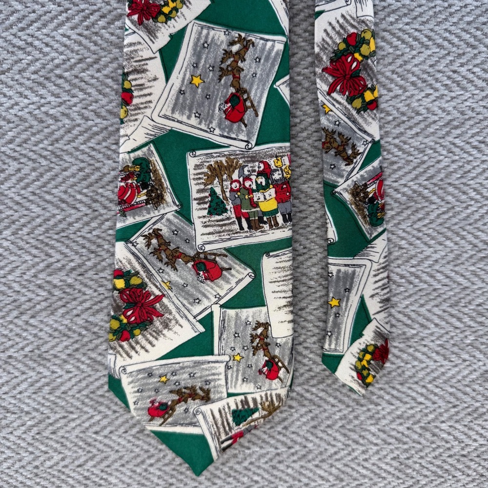 Wembley Tie OS Green Silk Christmas Holiday Carolers Santa Reindeer Vintage